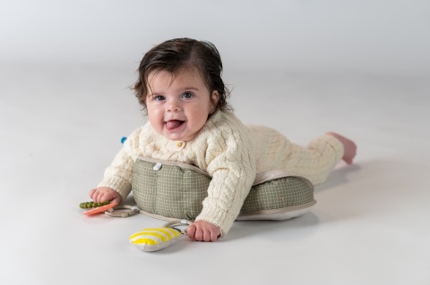 Taf Toys Ergonomiczna Poduszka do zabawy na Brzuszku – Panda Taf Toys Ergonomiczna Poduszka do zabawy na Brzuszku – Panda