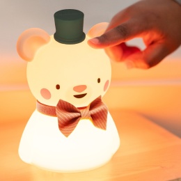 Taf Toys Lampka Nocna Mały Miś – silikonowa, łagodna lampka dla niemowląt