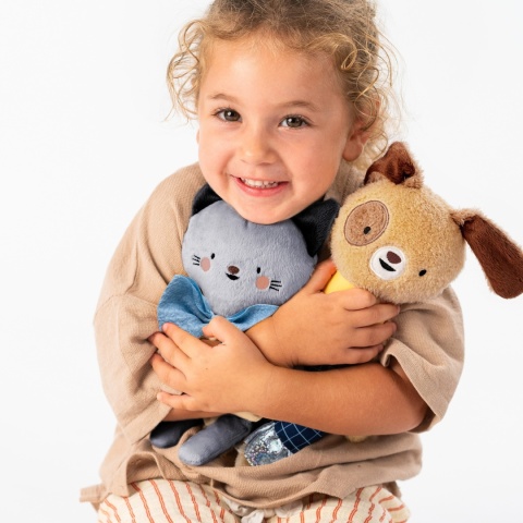Taf Toys Pies Daniel – przytulanka i gryzak dla niemowląt 0m+ z funkcjami sensorycznymi Taf Toys Pies Daniel – przytulanka i gryzak dla niemowląt 0m+ z funkcjami sensorycznymi