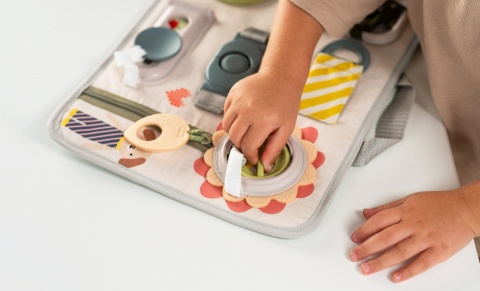 Taf Toys Tablica Edukacyjna – Zabawa A KUKU i trening rączek Taf Toys Tablica Edukacyjna – Zabawa A KUKU i trening rączek