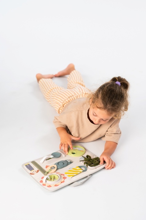 Taf Toys Tablica Edukacyjna – Zabawa A KUKU i trening rączek Taf Toys Tablica Edukacyjna – Zabawa A KUKU i trening rączek