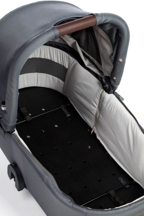 Gondola MAST M6x / M5x Lion | Mast Swiss Design – Komfort, wentylacja i ochrona od pierwszego dnia życia Gondola MAST M6x / M5x Lion | Mast Swiss Design – Komfort, wentylacja i ochrona od pierwszego dnia życia
