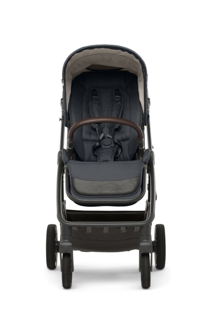 Wózek M.7 w trybie spacerowym, kolor Dark Grey