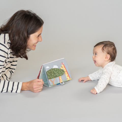 Taf Toys - Książeczka Sensoryczna Savannah 2w1 Taf Toys - Książeczka Sensoryczna Savannah 2w1