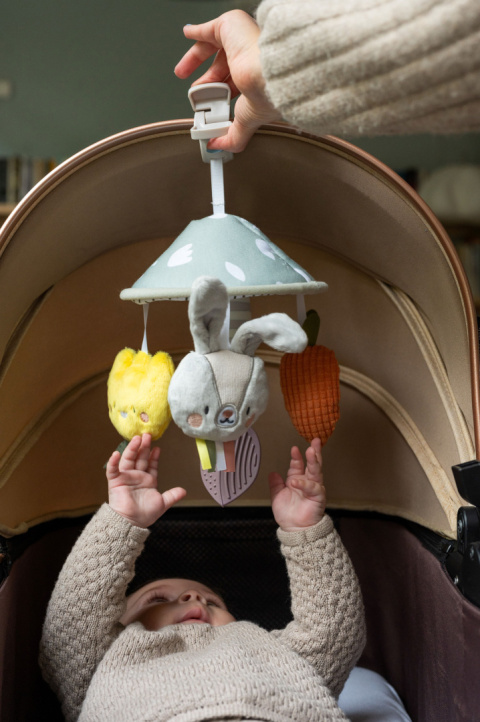 Karuzelka Aktywna do Wózka z Króliczkiem Rylee – Taf Toys Karuzelka Aktywna do Wózka z Króliczkiem Rylee – Taf Toys